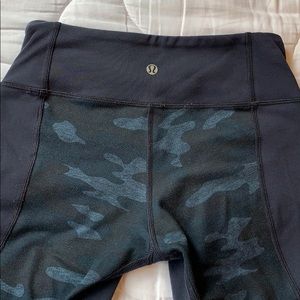 LULU-LEMON crop leggings.